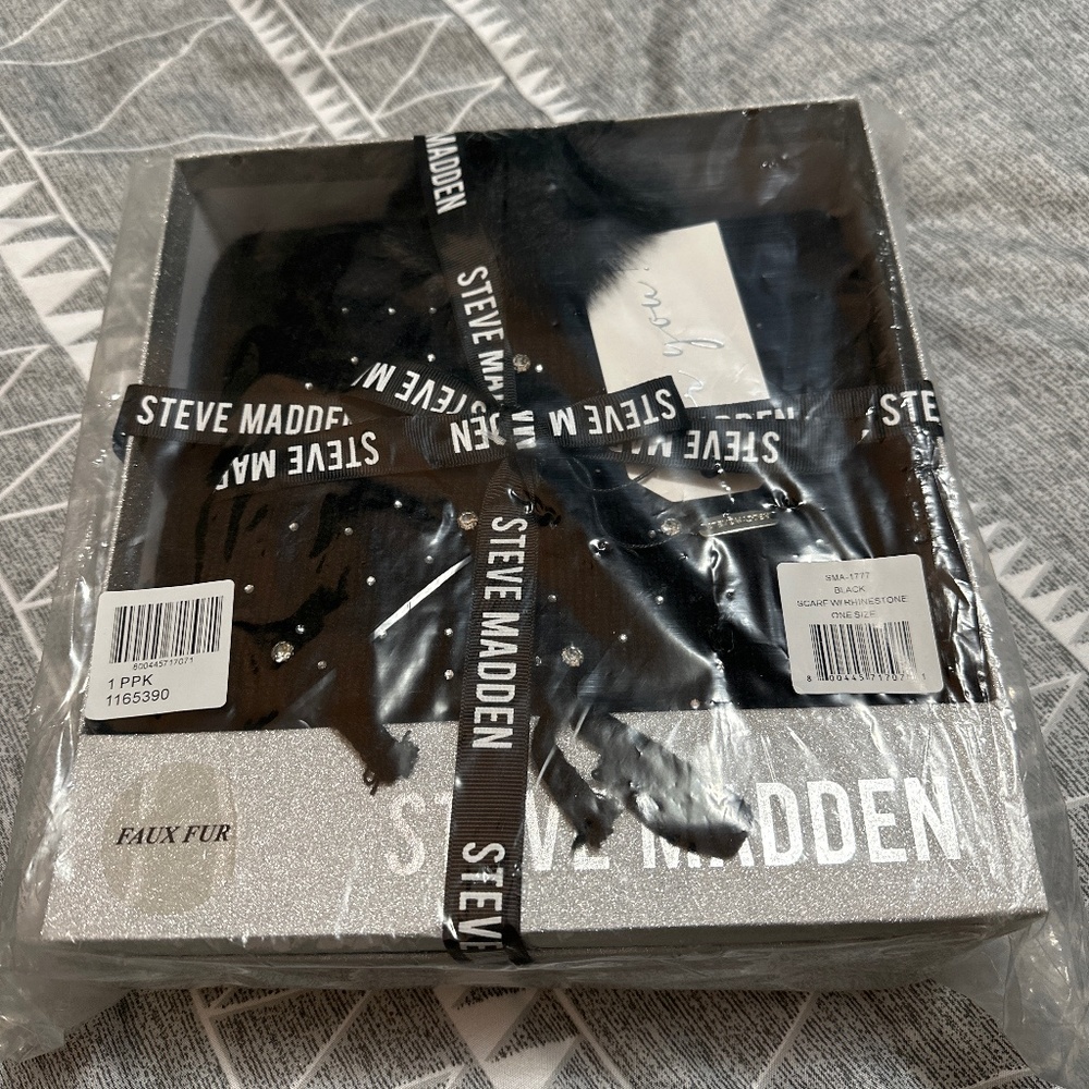 NIB Steve Madden Hat and Scarf with rhinestones black